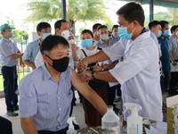 TP Hồ Chí Minh phát động đợt cao điểm tiêm vaccine phòng COVID-19 mũi nhắc lại