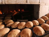 Khủng hoảng lúa mì, người dân Lebanon phải tìm mua bánh mì tại chợ đen