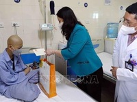 Vice President visits child cancer patients in Hanoi