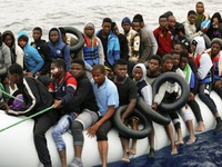5 người tử vong, gần 700 người di cư được <a href='https://www.giaicuu.com' target='_blank'>giải cứu</a> ngoài khơi bờ biển Italy