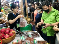 Fair treats visitors to Hanoi’s OCOP goods, farm produce