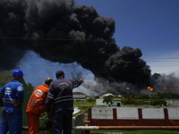 Thêm một lính cứu hỏa thiệt mạng trong vụ cháy kho dầu ở Cuba