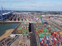 Gần 2.000 công nhân cảng lớn nhất của Anh đình công trong 8 ngày