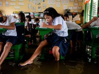 Một ngày sau khi mở cửa, trường học ở miền Bắc Philippines phải đóng cửa trở lại do bão