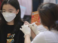 Vietnam speeds up vacination against COVID-19