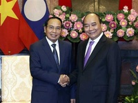 Vietnamese, Lao leaders hail significance of friendship year