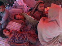 Hàng loạt khó khăn sinh con trong vùng lũ ở Pakistan