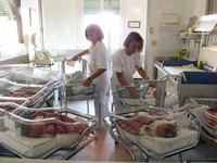 Bé gái đầu tiên ở Italy chào đời từ người mẹ được cấy ghép tử cung