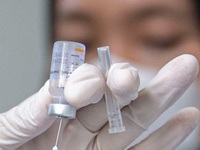 Indonesia cấp phép vaccine ngừa COVID-19 nội địa