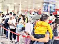 Sân bay Tân Sơn Nhất có gần 130.000 lượt khách trong ngày 27 Tết