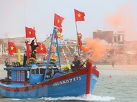 Quang Ngai fishermen begin first catch of Lunar New Year