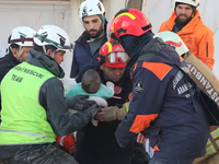 Phép màu giải cứu sau thảm họa động đất ở Thổ Nhĩ Kỳ - Syria