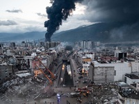 Hàng nghìn tòa nhà đổ sập trong động đất, Thổ Nhĩ Kỳ bắt giữ 100 nhà thầu xây dựng