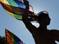 Tây Ban Nha thông qua luật cho phép người từ 16 tuổi tự do chuyển đổi giới tính