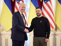 Tổng thống Mỹ bất ngờ tới thăm Ukraine, cam kết tiếp tục viện trợ quân sự