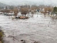 California đối phó với mưa lớn, lũ lụt trong cơn bão “sông khí quyển” mới nhất
