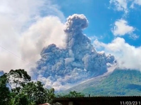 Núi lửa Merapi tại Indonesia hoạt động, phun ra đám mây nóng cao 7 km
