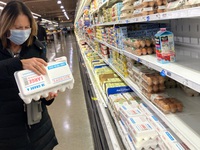 Lạm phát tăng cao, Ba Lan báo động nạn trộm cắp thực phẩm