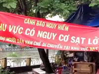 TP Hồ Chí Minh: Nguy cơ sạt lở kênh Thanh Đa khi mưa lớn kết hợp triều cường
