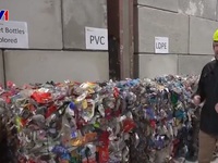 Nhà máy phân loại rác thải nhựa lớn nhất thế giới