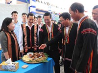 President joins great national unity festival in Phu Yen