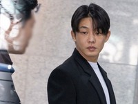 Yoo Ah In trong phiên tòa đầu tiên: Thừa nhận hút cần sa, phủ nhận mọi cáo buộc khác