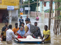 Hàng trăm người mắc kẹt do lũ lụt ở Tamil Nadu (Ấn Độ) sau mưa lớn
