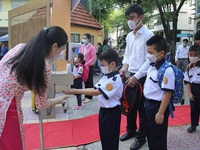 Số ca mắc COVID-19 tăng, các trường học ở Hà Nội tăng cường phương án phòng dịch