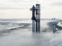 Tên lửa đẩy lớn nhất thế giới bị hoãn phóng