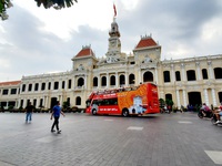 Hàng ngàn người dân tham quan miễn phí trụ sở HĐND- UBND TP Hồ Chí Minh