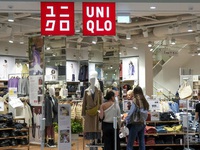 “Gã khổng lồ” thời trang Nhật Bản Uniqlo cân nhắc rút khỏi Nga
