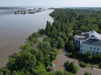 Nước lũ bắt đầu rút sau vụ vỡ đập ở Kherson, Ukraine