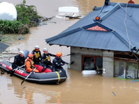 Triều Tiên cảnh báo thiệt hại do lũ lụt sau khi bão nhiệt đới Khanun đổ bộ
