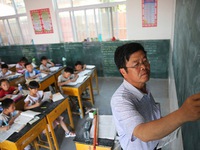 Trung Quốc tuyển dụng lại giáo viên đã nghỉ hưu