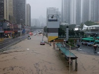 Hong Kong (Trung Quốc) đóng cửa trường học do mưa lớn