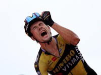 Primoz Roglic về nhất chặng 8 giải đua xe đạp La Vuelta