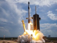 SpaceX phóng 13 vệ tinh quân sự lên quỹ đạo thấp quanh Trái đất