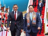 PM arrives in Jakarta to attend 43rd ASEAN Summit