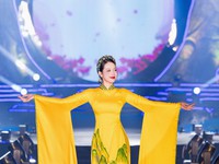 Dàn Hoa hậu, Á hậu trình diễn áo dài xuân tại Phố cổ Hoa Lư