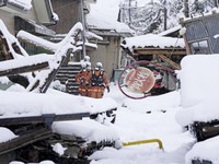 Tuyết dày cản trở công tác cứu hộ động đất tại Nhật Bản