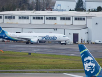 Vụ Boeing 737 MAX 9 bung cửa: Tìm thấy cánh cửa bị bung, Indonesia tạm dừng bay dòng máy bay này