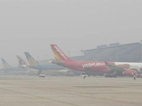 Thick fog forces flight delays in Noi Bai airport
