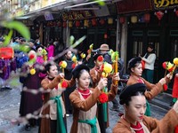 Traditional Tet rituals take place in Hanoi Old Quarter