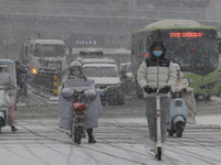 Tuyết dày và mưa lạnh tại Trung Quốc khiến giao thông gián đoạn
