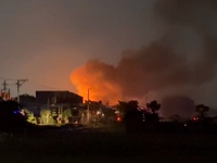TP Hồ Chí Minh: Cháy lớn ở khu nhà xưởng trong đêm, thiêu rụi nhiều tài sản