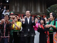 President attends ethnic spring festival in Hanoi’s suburban town