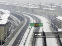 Rối loạn giao thông do tuyết rơi dày ở Trung Quốc