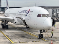 Máy bay “rơi tự do” trên hành trình đến New Zealand, 50 người bị thương