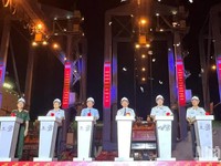 Politburo member Nguyen Van Nen launches new year operations at Tan Cang-Cat Lai Port