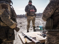 Ukraine để ngỏ khả năng lui quân nếu Mỹ không viện trợ quân sự